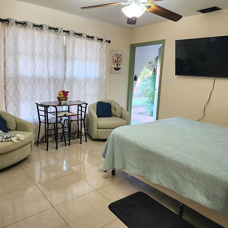 The Green Door Bungalow North North Naples Екстериор снимка