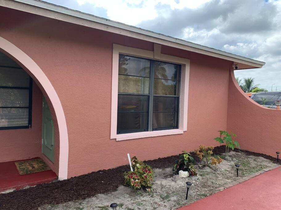 The Green Door Bungalow North North Naples Екстериор снимка