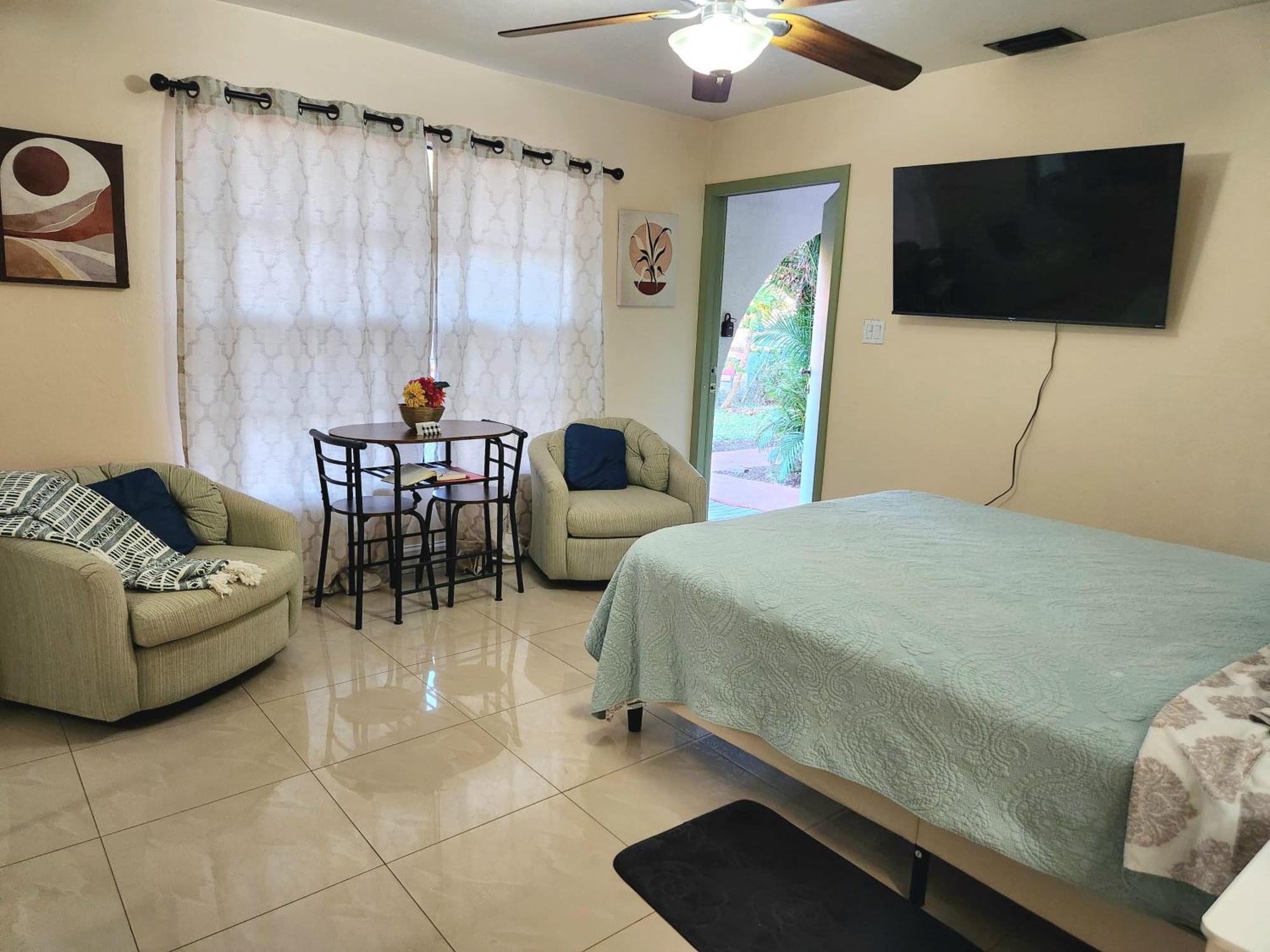 The Green Door Bungalow North North Naples Екстериор снимка